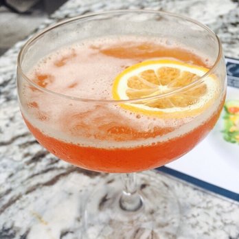 Earls Kitchen + Bar - Cocktail Bars Near Me - Plano, Texas