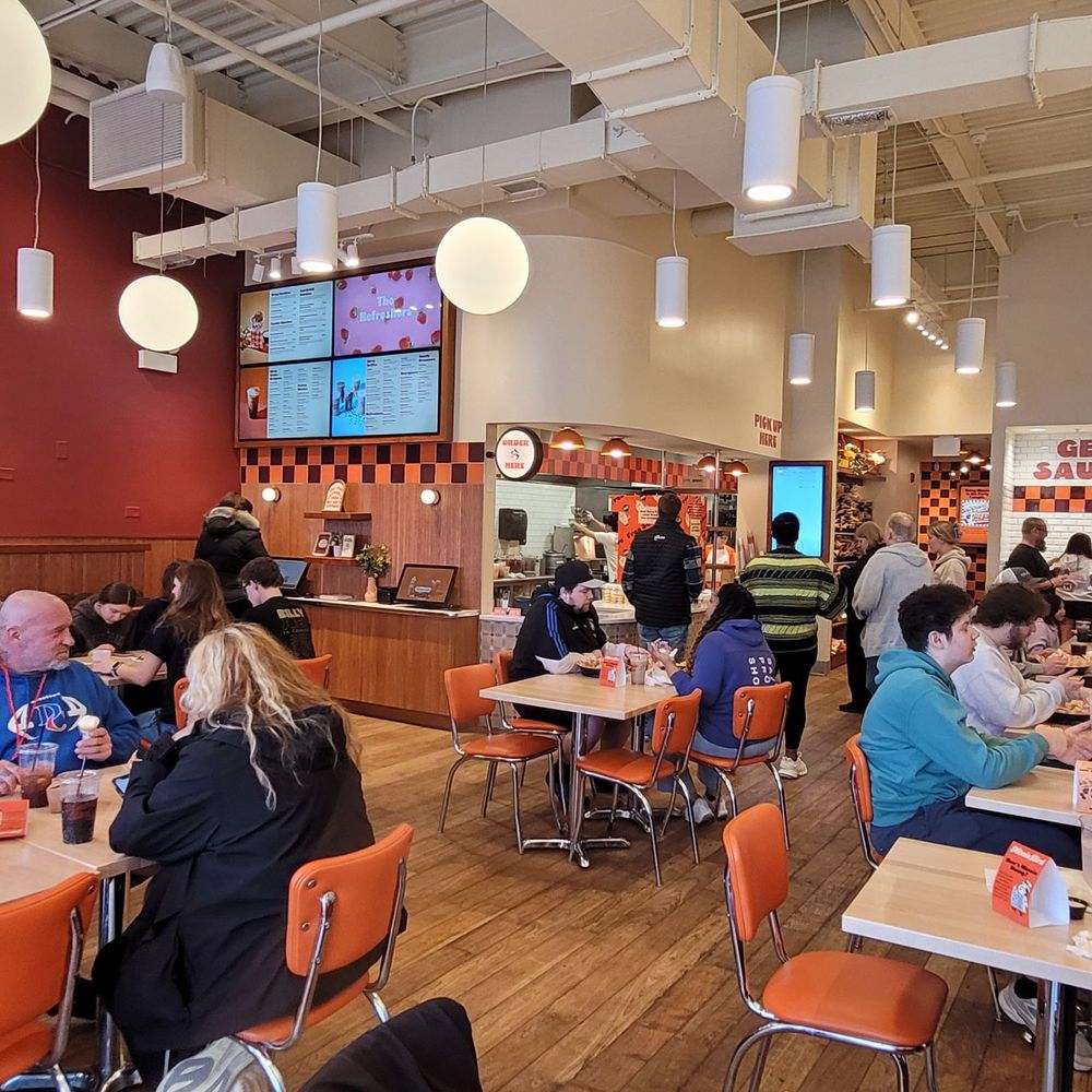 Minnie Bird - Dining area - Chicken Shop Near Me - Schaumburg, Illinois Minnie Bird - Dining area - Chicken Shop Near Me - Schaumburg, Illinois