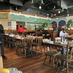 Guarapo's Cuban Cuisine - Inside