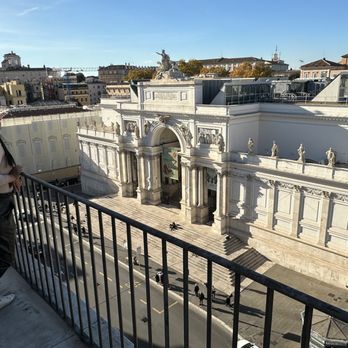 Hotel Giolli Nazionale - Balcony - Hotels Near Me - Rome, RM