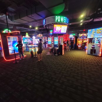 Dave & Buster's Northridge - Star wars vr helmet and ball games - Arcades Near Me - Northridge, California Dave & Buster's Northridge - Star wars vr helmet and ball games - Arcades Near Me - Northridge, California