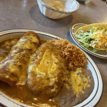 El Tepeyac Grille - 3 item combo with shredded beef taco and enchilada and a chile relleno. - American Near Me - Susanville, California El Tepeyac Grille - 3 item combo with shredded beef taco and enchilada and a chile relleno. - American Near Me - Susanville, California