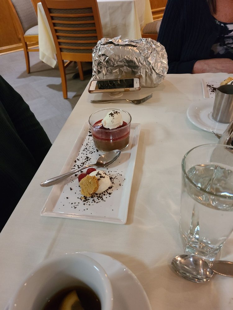 Careme's Restaurant Logo