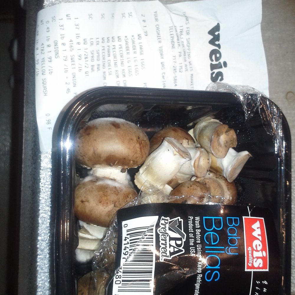 Weis Markets - a container of mushrooms - Grocery Near Me - Columbia, Pennsylvania