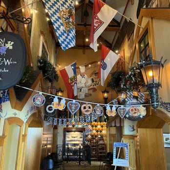 Gustav's - Entryway - Pubs Near Me - Vancouver, Washington