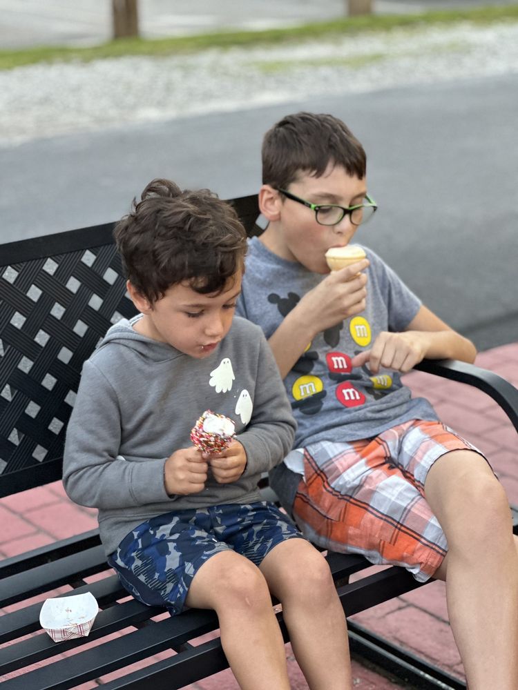 DAIRY JOY Updated June 2024 137 Spring St, Auburn, Maine Ice