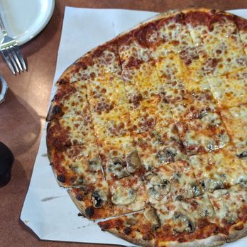 Jakeeno's Pizza & Pasta - This was a very good thin crust pizza that worked well for 2 people and was cut in a way I've not really seen before - Pizza Near Me - Minneapolis, Minnesota