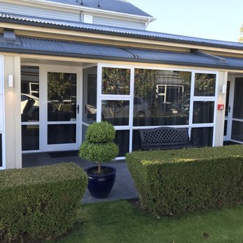 Merivale Manor - Rooms in front - Hotels Near Me - Christchurch, CAN
