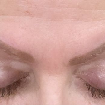Ellie Brows & Beauty - Uneven eyebrows, one lighter than the other, ends are completely different. - Eyelash Service Near Me - Miami, Florida Ellie Brows & Beauty - Uneven eyebrows, one lighter than the other, ends are completely different. - Eyelash Service Near Me - Miami, Florida
