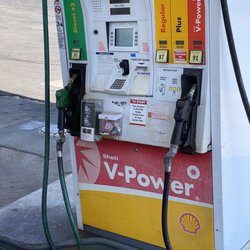 Pantry - The area around the pump is sticky with car fluids, the pump itself is very dirty (zoom in)