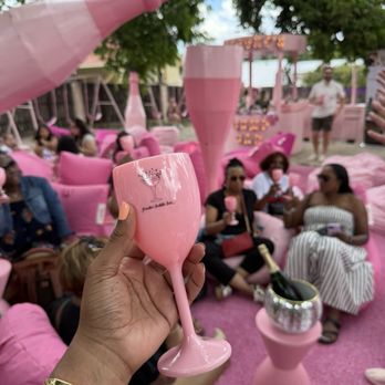 Brooke’s Bubble Bar - Champagne Bars Near Me - Fredericksburg, Texas