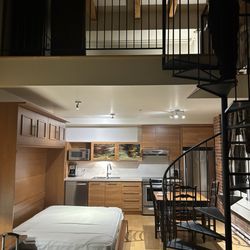 Les Lofts 1048 - Queen bed upstairs and queen Murphy bed downstairs