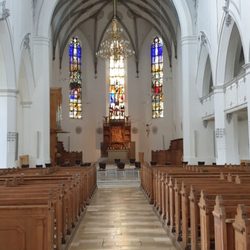 Evang. Pfarrkirche St. Mang - Altar und Fenster