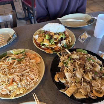 Tai's Asian Bistro - Shrimp pad thai, beef chow fun, and I think Empress Chicken? - Chinese Near Me - Columbus, Ohio
