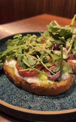 V Modern Italian by null