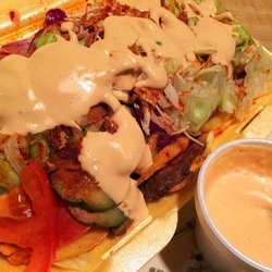 Tasty Bird - Vegan "beef-style" kebab on chips with salad & vegan house sauce
