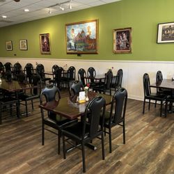 Tip Thai - Indoor dining room