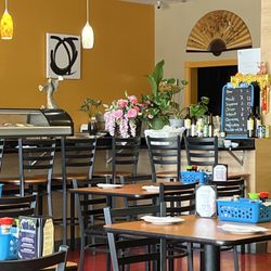 Nori Ramen & Sushi Bar - Dining room
