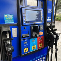 Mobil - The pump is SUPER CONFUSING. Be sure to use handle on its own for regular. Middle for extra, right for Supreme - no indicators.