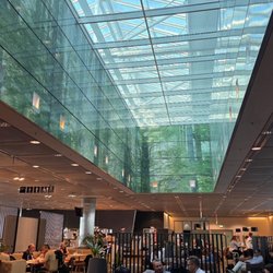 Lufthansa Business Lounge Non-Schengen - Interior