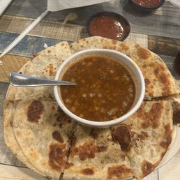 Pizza birria no cilantro