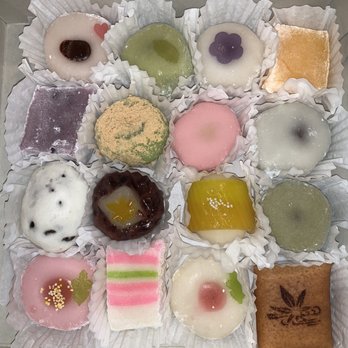 Fugetsu-Do - 16 piece box of assorted mochi - Candy Stores Near Me - Los Angeles, California Fugetsu-Do - 16 piece box of assorted mochi - Candy Stores Near Me - Los Angeles, California