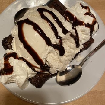 Modern Barn - Brownie sundae - Pubs Near Me - Bethel, Maine