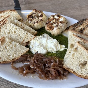 Pizza Nova - Baked Garlic Plate - Pizza Near Me - San Diego, California