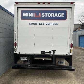 Mini U Storage - Mini U Storage rental truck - Self Storage Near Me - Alexandria, Virginia