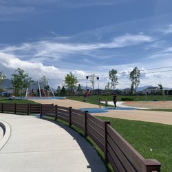 Vineyard Grove Park Splash Pad - Zip lines