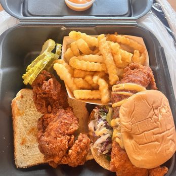 Dave's Hot Chicken - the #3 with medium heat - Chicken Shop Near Me - Altamonte Springs, Florida Dave's Hot Chicken - the #3 with medium heat - Chicken Shop Near Me - Altamonte Springs, Florida