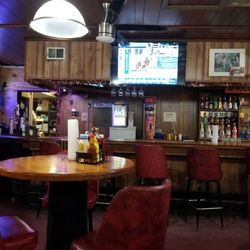 Willard's Restaurant & Lounge - The bar