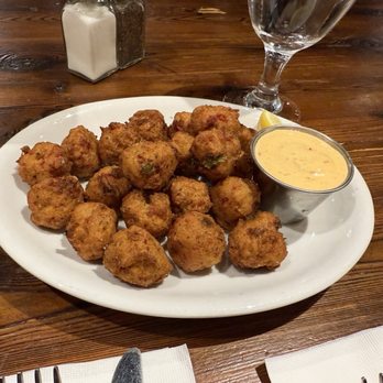 Marthas Vineyard Chowder Company - MINI CRAB CAKES - Seafood Near Me - Oak Bluffs, Massachusetts