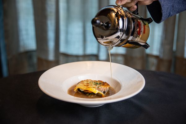 Resto L'Antoinette French American Bistro by null