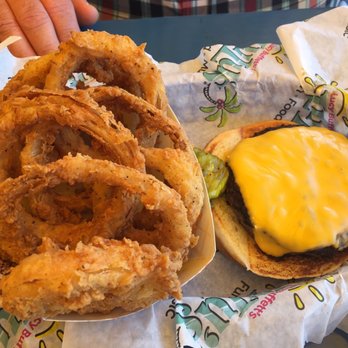 LuLu's Destin - Cheeseburger - Seafood Near Me - Destin, Florida
