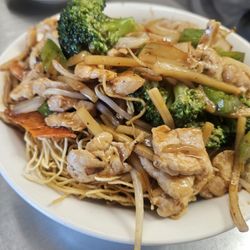 Saigon Restaurant - Chicken chow mein ..