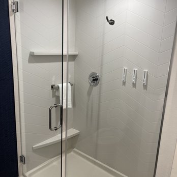 Fairfield by Marriott Inn & Suites Atlanta Marietta - Walk in shower - Hotels Near Me - Marietta, Georgia Fairfield by Marriott Inn & Suites Atlanta Marietta - Walk in shower - Hotels Near Me - Marietta, Georgia
