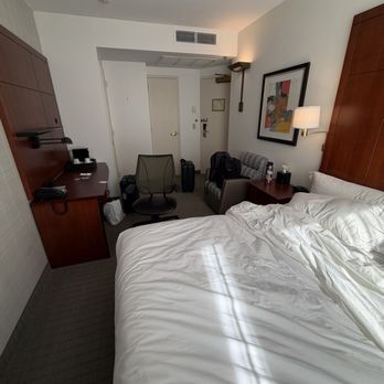 Club Quarters Hotel Central Loop, Chicago - Queen room on 3rd floor - Hotels Near Me - Chicago, Illinois Club Quarters Hotel Central Loop, Chicago - Queen room on 3rd floor - Hotels Near Me - Chicago, Illinois