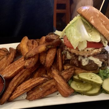 Black Rock Tavern & Restaurant - The best burger ever - New American Near Me - Thomaston, Connecticut