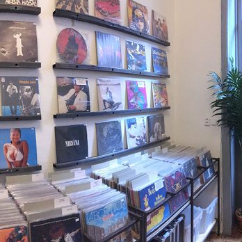 Gram Records - Vinyl Records Near Me - Prague, Puerto Rico