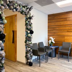Rofé Medical: Sasson Moulavi, MD - Nice waiting area