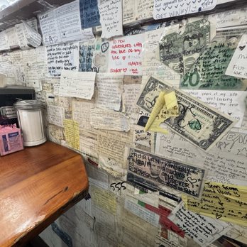 Grizzly Manor Cafe - Interior walls - Breakfast & Brunch Near Me - Big Bear Lake, California