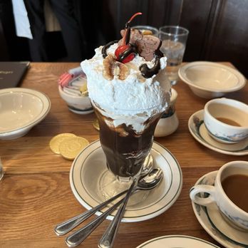 Peter Luger - Holy Cow Sundae - Steakhouses Near Me - Brooklyn, New York Peter Luger - Holy Cow Sundae - Steakhouses Near Me - Brooklyn, New York