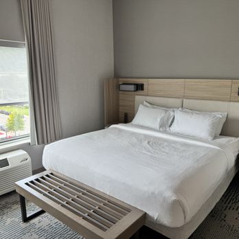 SpringHill Suites by Marriott Roanoke - King - Hotels Near Me - Roanoke, Virginia