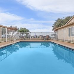 HIGHLAND OAKS APARTMENTS
