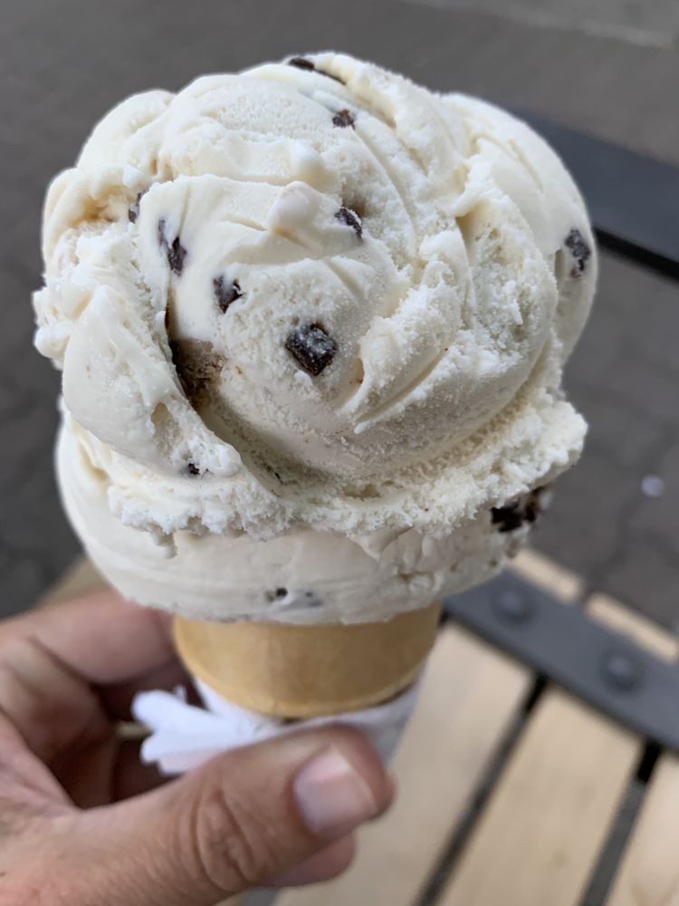 THE BIG SCOOP 10 Reviews 114 a Waterton Avenue, Waterton, Alberta