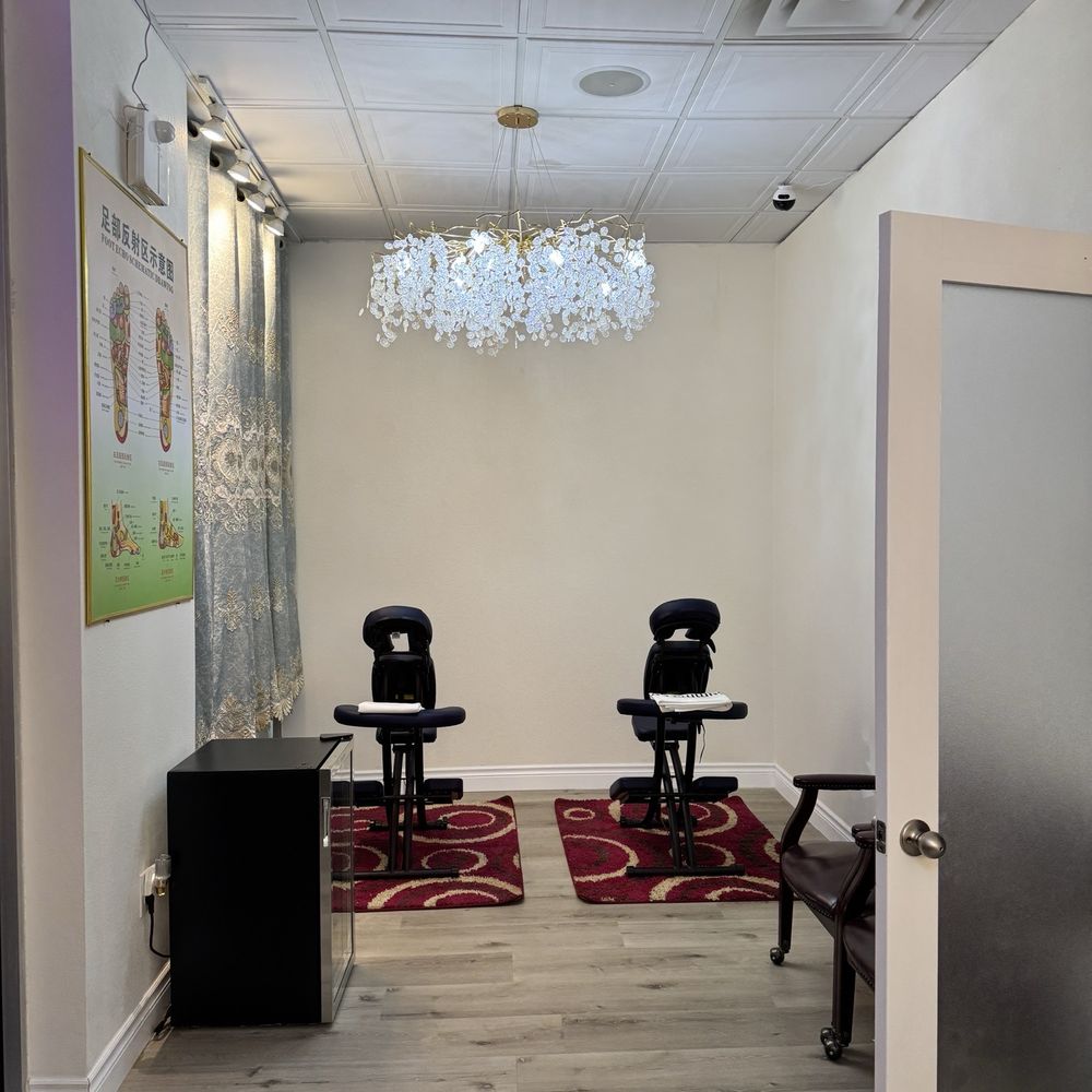 Summit Foot Spa - Front hallway, reception area (behind the photo) - Massage Therapy Near Me - Buda, Texas Summit Foot Spa - Front hallway, reception area (behind the photo) - Massage Therapy Near Me - Buda, Texas