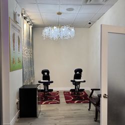 Summit Foot Spa - Front hallway, reception area (behind the photo)