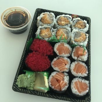 Fusha Sushi Bar - Spicy Scallop Roll, Salmon Roll ,red Tobiko sushi - Sushi Bars Near Me - Parsippany, New Jersey