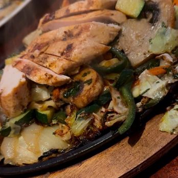 Mi Cocina - Chicken Fajita with Latina vegetables, green rice, guacamole, pico, & corn tortillas. - Mexican Near Me - Ft. Worth, Texas Mi Cocina - Chicken Fajita with Latina vegetables, green rice, guacamole, pico, & corn tortillas. - Mexican Near Me - Ft. Worth, Texas